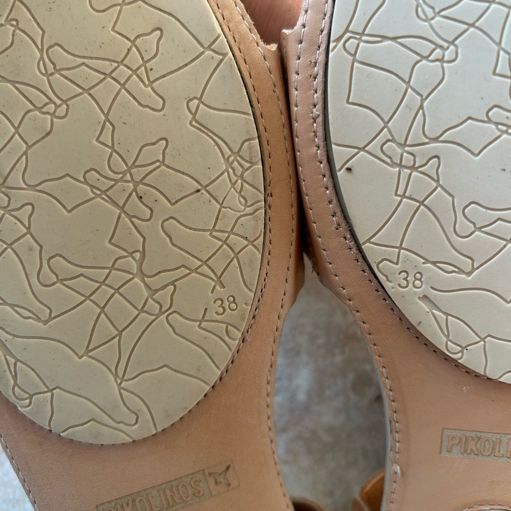 PIKOLINOS Gold Sandals - Picture 4 of 5